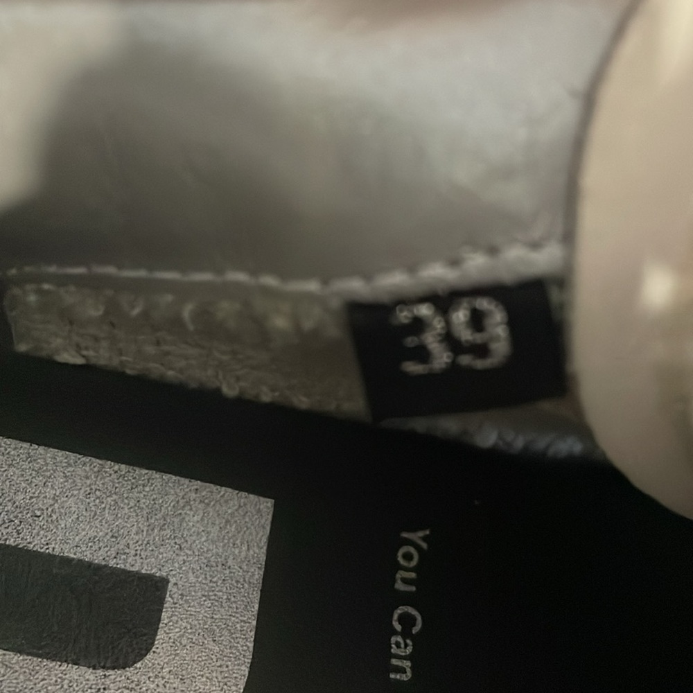 P448 Thea Platform Sneakers  White Suede Silver Size 39 - Picture 9 of 9